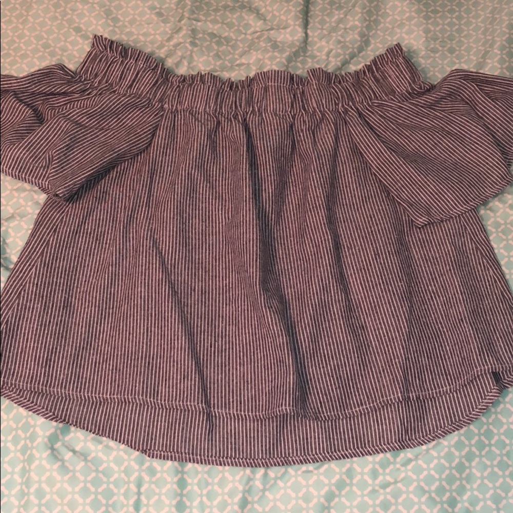 Women’s Off the shoulder Lulu’s crop top size S